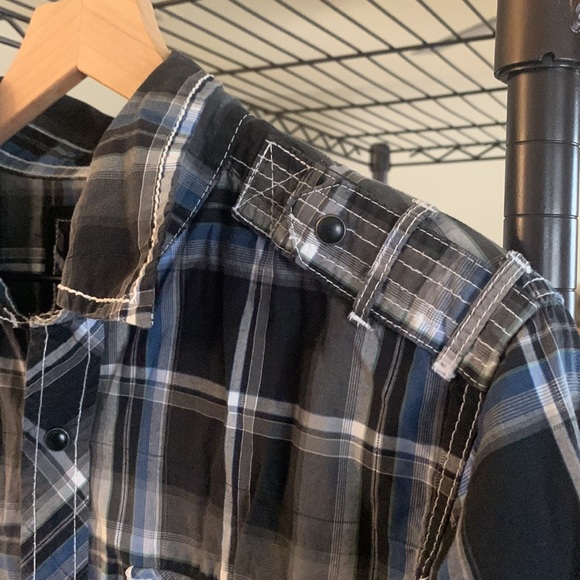 BKE black blue and grey plaid snap closure button down size medium - Picture 3 of 9